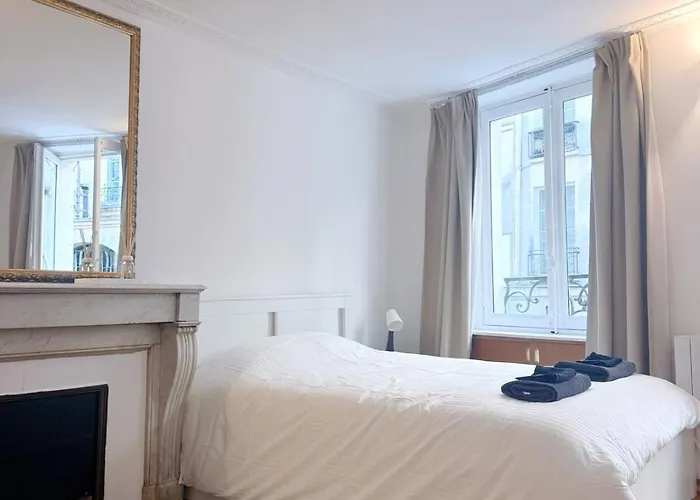 Louvre 1-min Walk Elegant 4 Sleeper * Paris