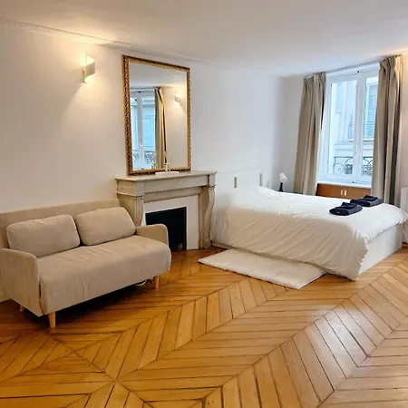 Louvre 1-min Walk Elegant Apartman