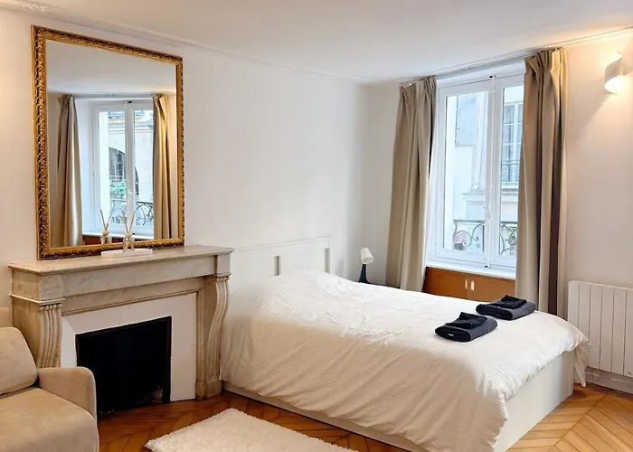 Appartement Louvre 1-min Walk Elegant Parijs