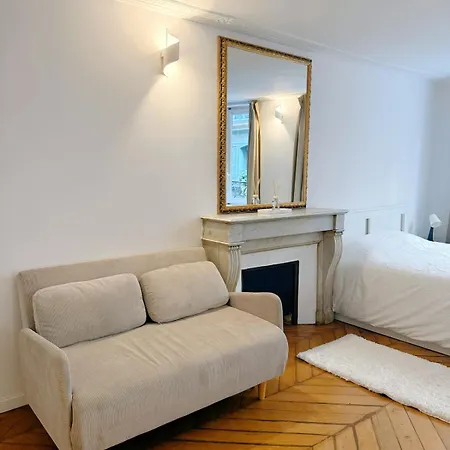 Apartament Louvre 1-min Walk Elegant Paryż